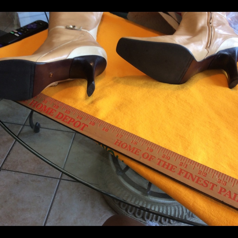 SOLD - Gianni Bini Cream and Camel Leather Boots Size 8.5M, Pre-owned - Picture 10 of 16